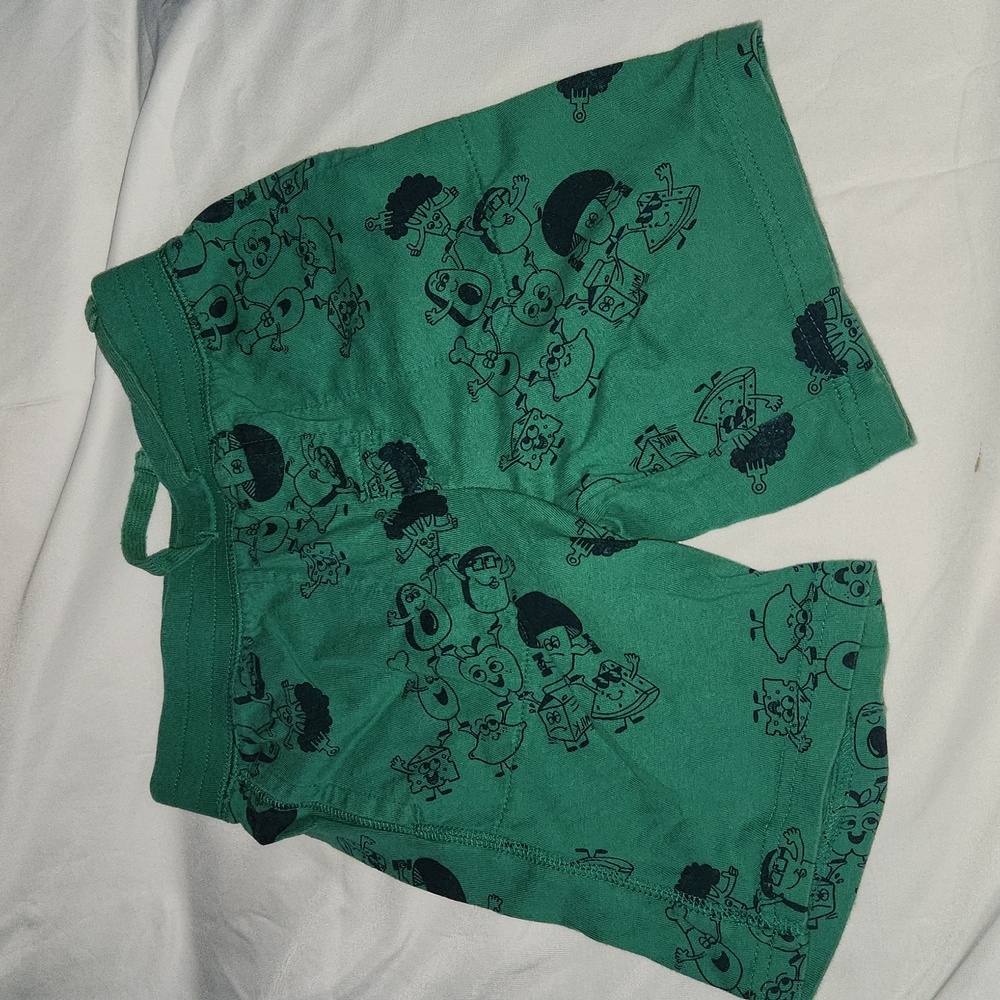 Gap kids size 5T green and navy blue gaphics